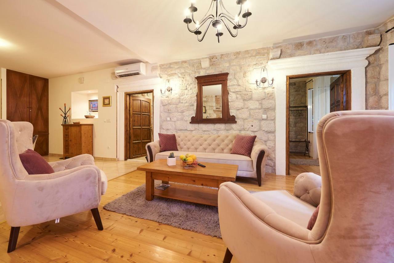 Apartment Capo Residence - Old Town - Parking Трогир Экстерьер фото