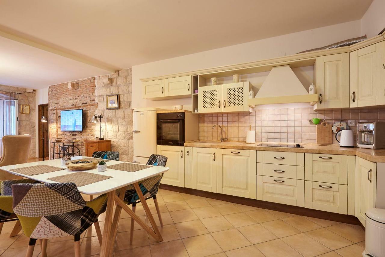 Apartment Capo Residence - Old Town - Parking Трогир Экстерьер фото