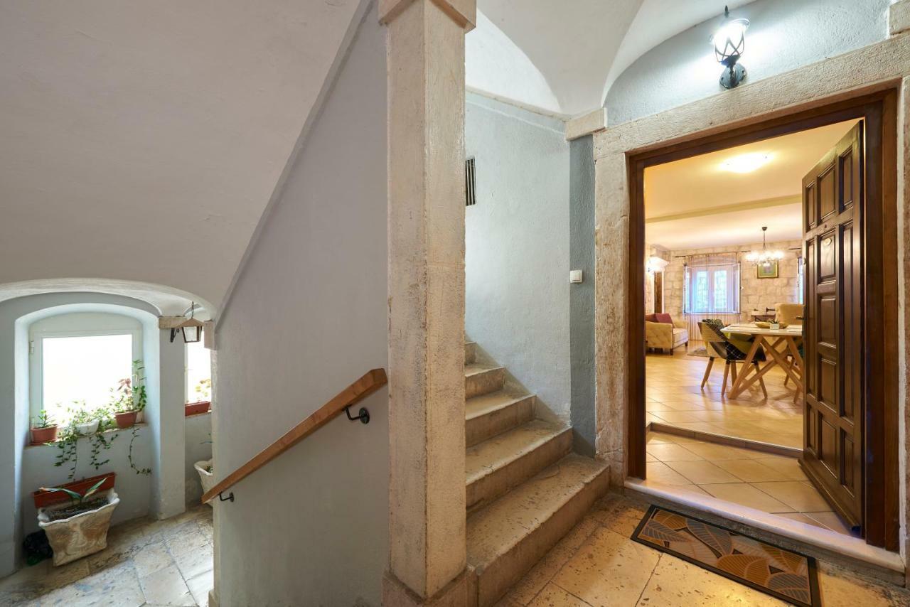 Apartment Capo Residence - Old Town - Parking Трогир Экстерьер фото